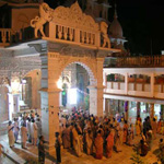 Devotees worship Srila Sridhar Maharaj on Janmastami at his Samadhi Mandir